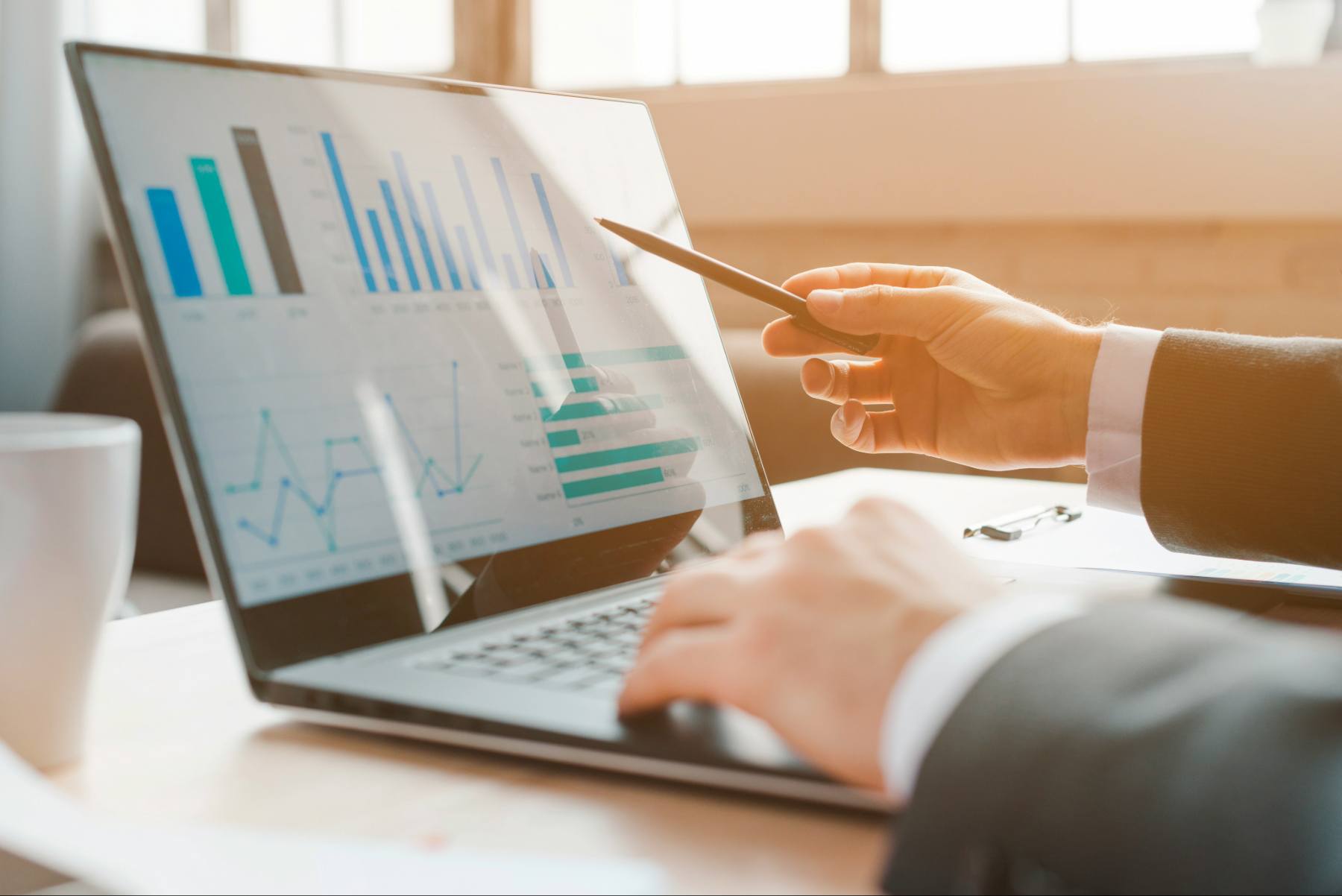 Sectores líderes en España que recurren al factoring y al descuento de pagarés